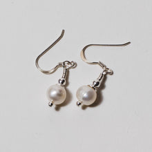 Load image into Gallery viewer, Freshwater Pearl &amp; Initial Bracelet

